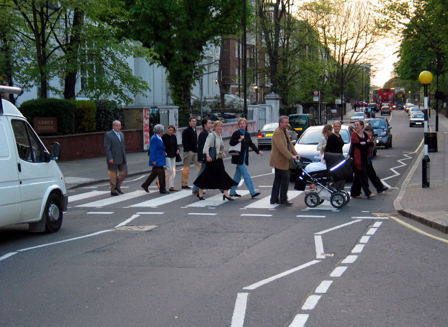 Abbey_Road_Zebra_crossing_2004-01